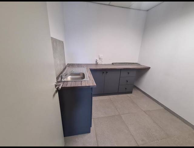 BUSINESS PROPERTY TO RENT IN LYNNWOOD